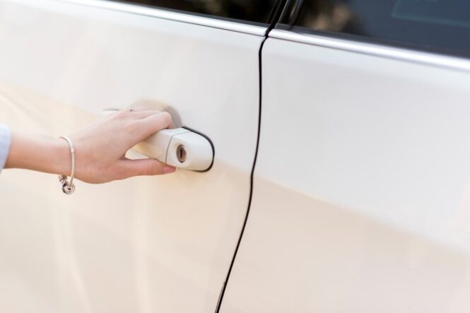 Car Key Breaks in the Door Lock, don't panic